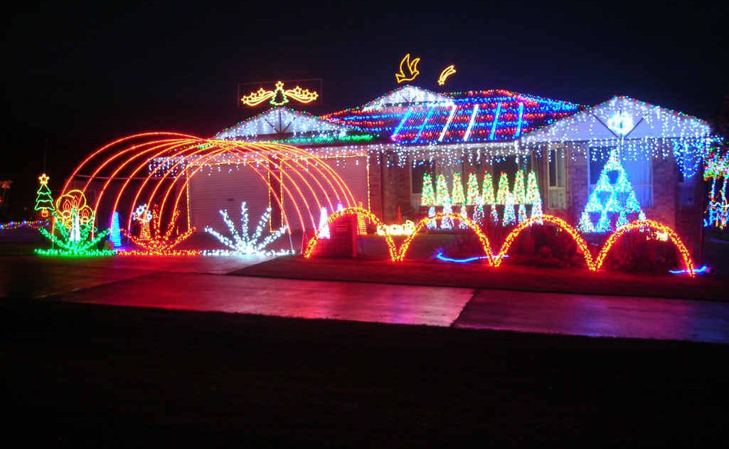 Take family on Christmas tour to see Rose City up in lights Warwick